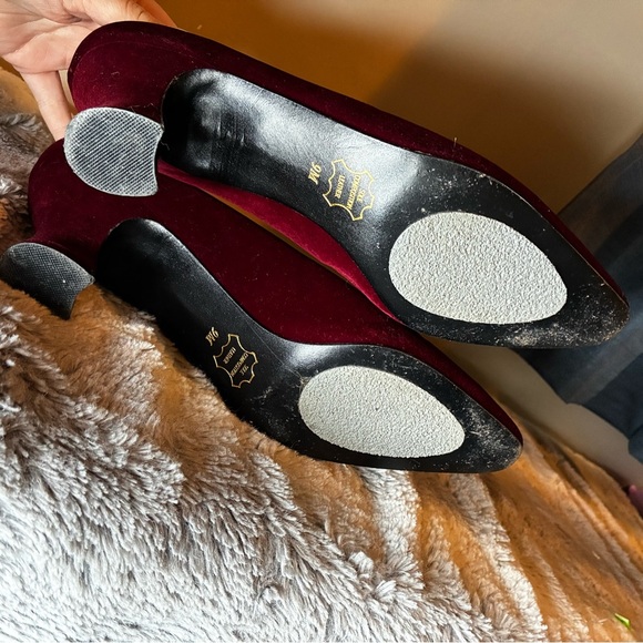 Elegant Red Velvet Heels - Picture 7 of 8